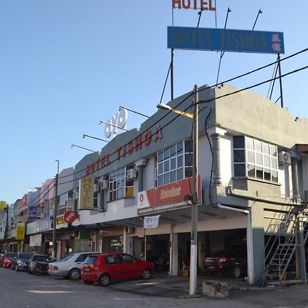 Oyo 89737 Hotel Tishoa Kampong Batu Tiga Exterior foto