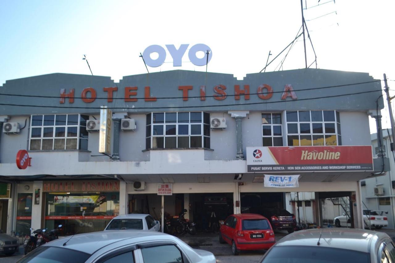 Oyo 89737 Hotel Tishoa Kampong Batu Tiga Exterior foto